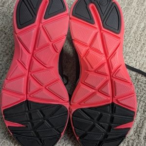 Woman's tennis shoes